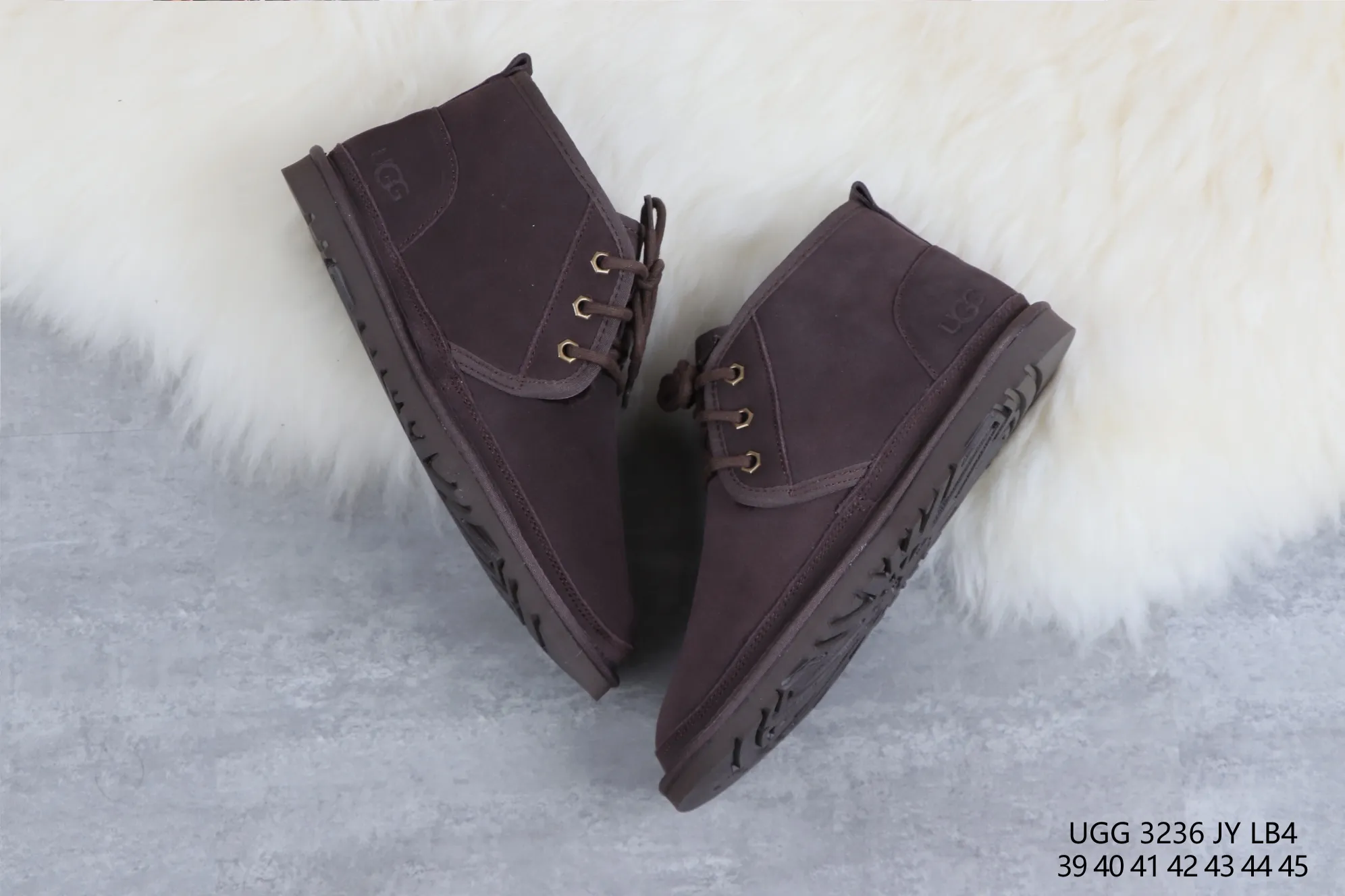 💰520 UGG sheepskin integrated snow boots 3236 brown M Neumel Product description: As an extension of the classic series, the classic lightweight series has a low-key outsole and upper inspired by classic styles, showing the comfort and luxury of UGG. Upper: cow leather, soft suede upper. Insole: 17mm UGGpure™ wool cushioning foam insole. Sole: Treadlite by UGG™ Light wing technology outsole - non-slip, cushioning, wear resistance, and good elasticity Heel: Brand LOGO on the side Size: 39 40 41 42 43 44 45
